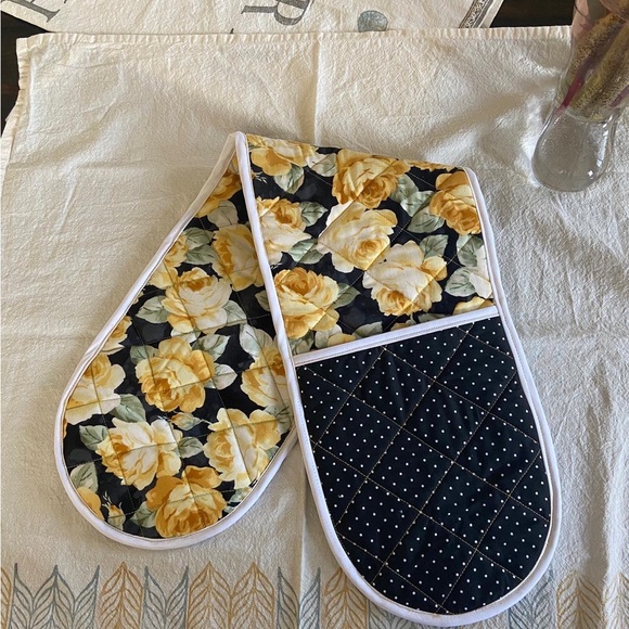 Quilted double oven mitten - Picture 6 of 13